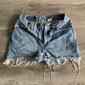 Levis low rise shorts - M